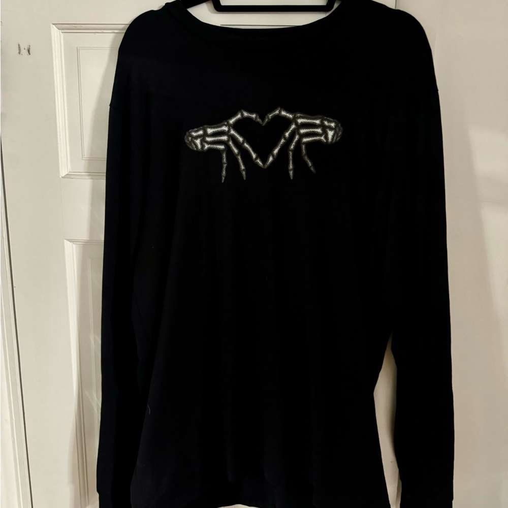 Versus Enigma
Ambassador long sleeve shirt
Men’s Xl
Original $50